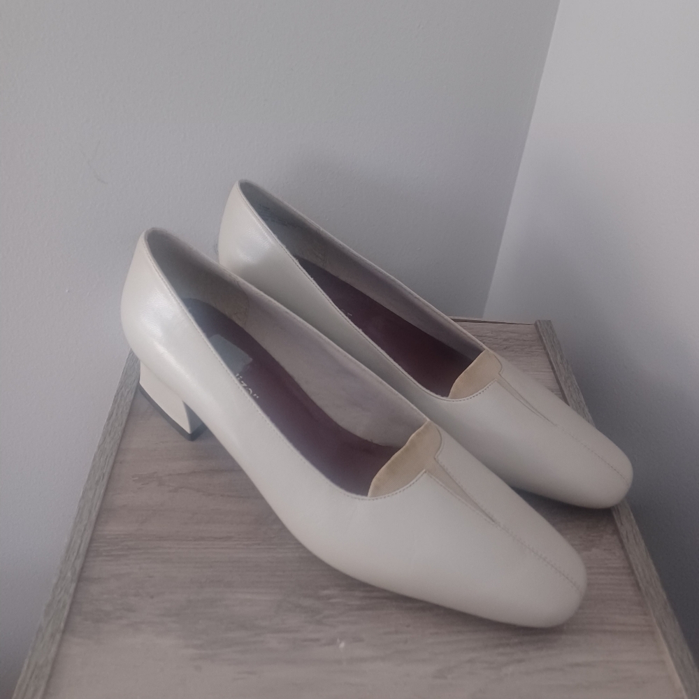 Naturalizer Toby Allibaster Leather Low Heel Pumps Sz 10